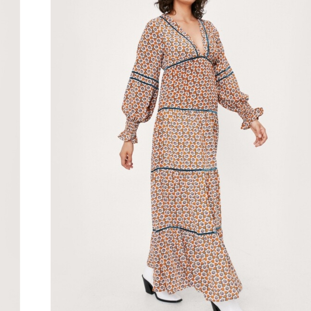 💜 Nasty Gal Floral Boho Floral PlungeTiered Maxi Dress NWT Size 4